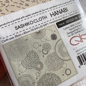 Tissu Sashiko HANABI Griege ou marine, 30 cm (12 pouces), en coton et lin pré-imprimé, imprimé à la main par l'artiste Ky Fujita KF2021-34