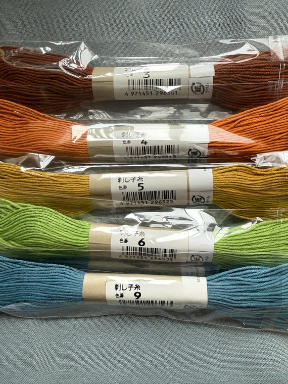 やきものhacchi Holiday Sashiko Embroidery Sampler - Hanabi – Snuggly Monkey