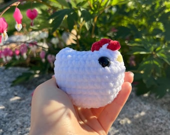 Crocheted chicken made of chenille yarn with safety eyes; available in a variety of colors; perfect gift for children as a lucky charm