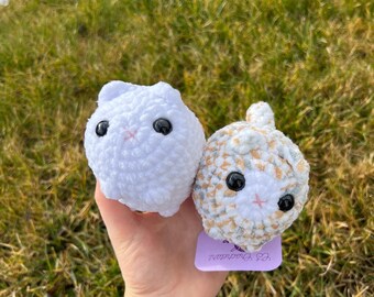 Crocheted baby cat made of chenille yarn with safety eyes; various colors; perfect gift for children