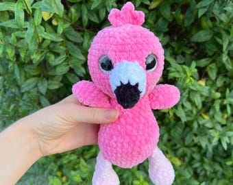 Crocheted flamingo made of chenille yarn with safety eyes; available in a variety of colors; perfect gift for children as a lucky charm