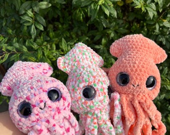 Crocheted octopus made of chenille yarn with safety eyes; various colors; perfect gift; cuddly toy