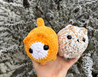 Crocheted kittens made of chenille yarn with safety eyes; various colors; perfect gift for children