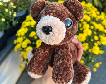 Crocheted bear made of chenille yarn with safety eyes; A loyal companion for all ages; Perfect gift for children and adults