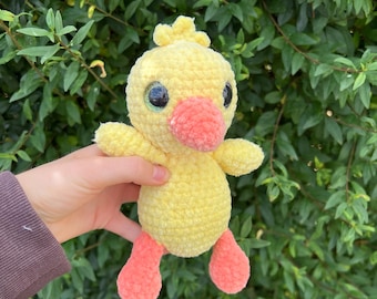 Crocheted chick made of chenille yarn with safety eyes; available in a variety of colors; perfect gift for children as a lucky charm