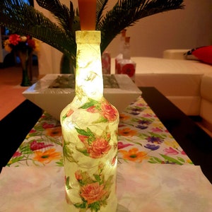 Lámpara de botella iluminada decorada a mano con hermosas rosas Único en su tipo Cumpleaños/Aniversario/Inauguración de la casa/Regalo del Día de las Madres