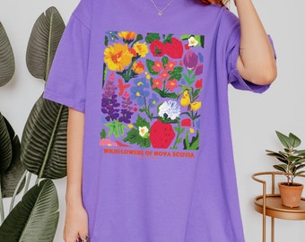 Fleurs sauvages de la Nouvelle-Écosse T-shirt teint en pièce unisexe, T-shirt fleurs abstraites dans un style unisexe, T-shirt floral, Art moderne artistique