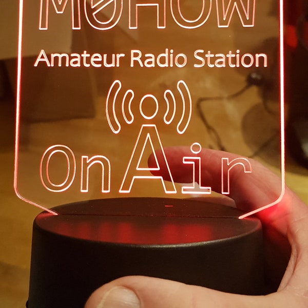 ""Amateur Radio on air"" Acryl Schild bunt mit Fernbedienung."