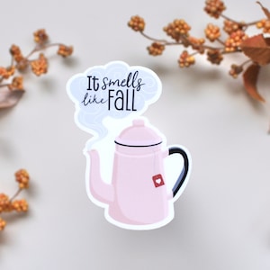 Teekanne Sticker "It Smells Like Fall" | Herbst Aufkleber Journal, Herbstlicher Sticker Laptop, Journaling Sticker Herbst