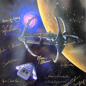 Deep Space Nine 'Runabout' litho met 14 handtekeningen!  Gratis Star Trek Speelkaarten bij aankoop! 17x22