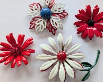 60s red, white and blue enamel brooches. 60s enamel floral pins, vintage floral pins, Daisy pins, 4th of July pins