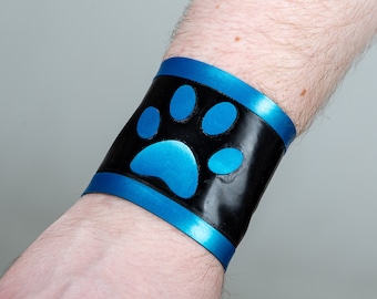 Latex wristband with lining and paw