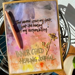Diario de Cahier Forrado (Natural/Tan) para la sanación de niños internos & trabajo interno / original cubierta de medios mixtos Artwork