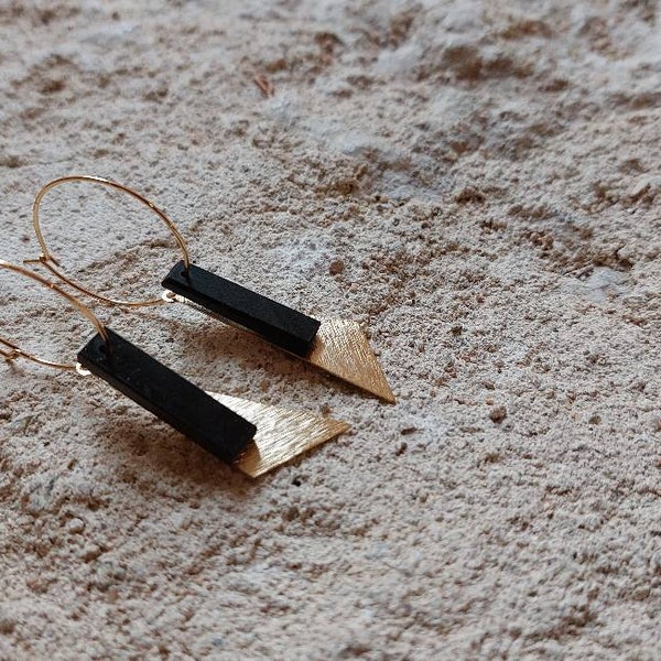 Boucles d'oreilles créoles en acier 916 et bois d'ébène noir fait main. Triangle en Plaqué OR 18K