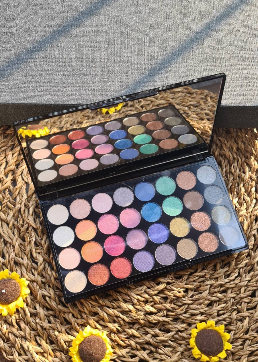 Empty Makeup PALETTE With Pans You Mix Colors Eyeshadow Palette