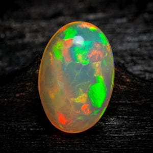 Natural Welo Opal Cabochon: Ethiopian Oval Gemstone (11x17 MM, 6.30 Carat)
