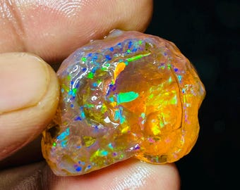 エチオピア産ファイアーオパール原石（30.70カラット、24 x 30 MM