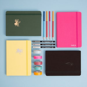 Carnet de notes DOT-GRID rose vif, papier MIXTE, papier blanc ultra-épais 160 g/m², estampé à la main sur commande, image au choix
