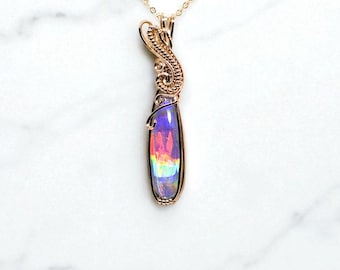 Collar con colgante de cuarzo arcoíris místico envuelto en alambre de oro de 14 k, joyería hecha a mano, collar de cristal místico, collar estético, regalo para ella