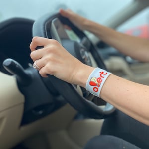 赤ちゃんアラートリストバンド | 車内熱中症リマインダー | チャイルドシートリマインダー | 車内の赤ちゃんリマインダー | 忘れられた赤ちゃん
