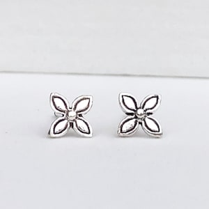 925 Sterling silver flower stud earrings, flower earrings, flower studs, small flower earrings, clover earrings, silver oxidized flower