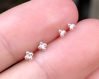 925スターリングシルバーの小さなボールスタッドイヤリング、トリプルドットイヤリング、小さな花のイヤリング、4つのボール、小さなイヤリング、小さなボールイヤリング、スタッド