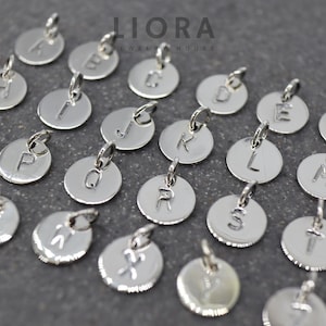 Dije de alfabeto en plata de ley 925 de alto brillo, colgante con monograma inicial de 8 mm, inicial de placa redonda, collar con placa de letra, disco inicial