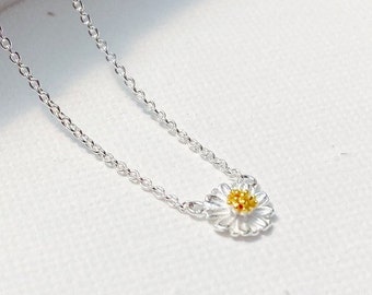 925 Sterling silver tiny daisy necklace, daisy necklace, small daisy necklace, daisy charm necklace, flower necklace, daisy jewelry, daisy