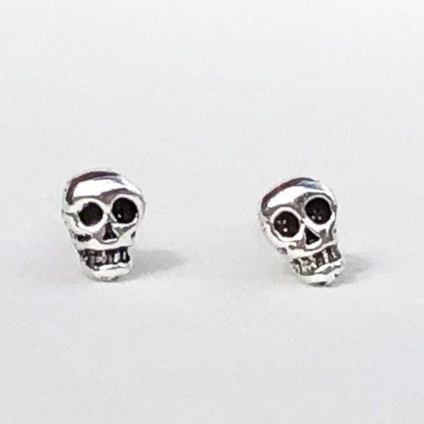 925 Sterling silver skull stud earrings, tiny skull earrings, tiny skull studs, ghost head, Halloween gift, skull symbol, tiny skull jewelry