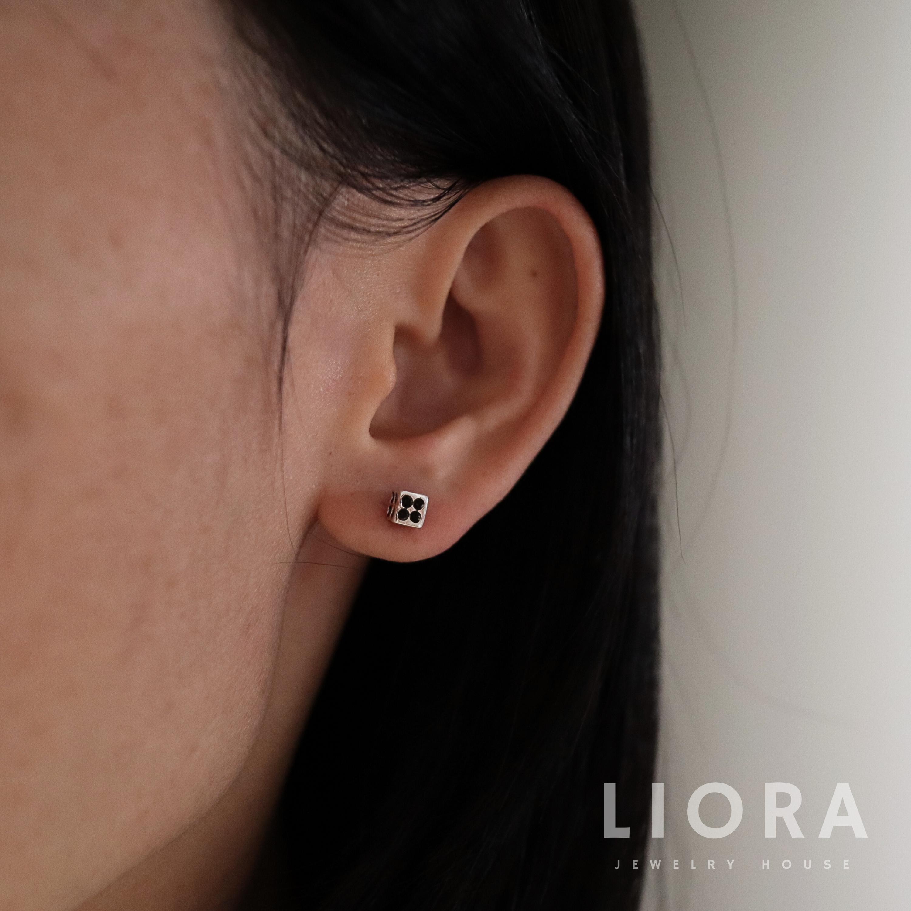 925 スターリングシルバー 4 mm キューブスタッドピアス、ダイスピアス 