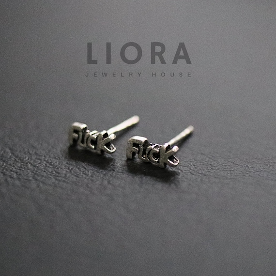 Orecchini a bottone in argento sterling: design minimalista e audace