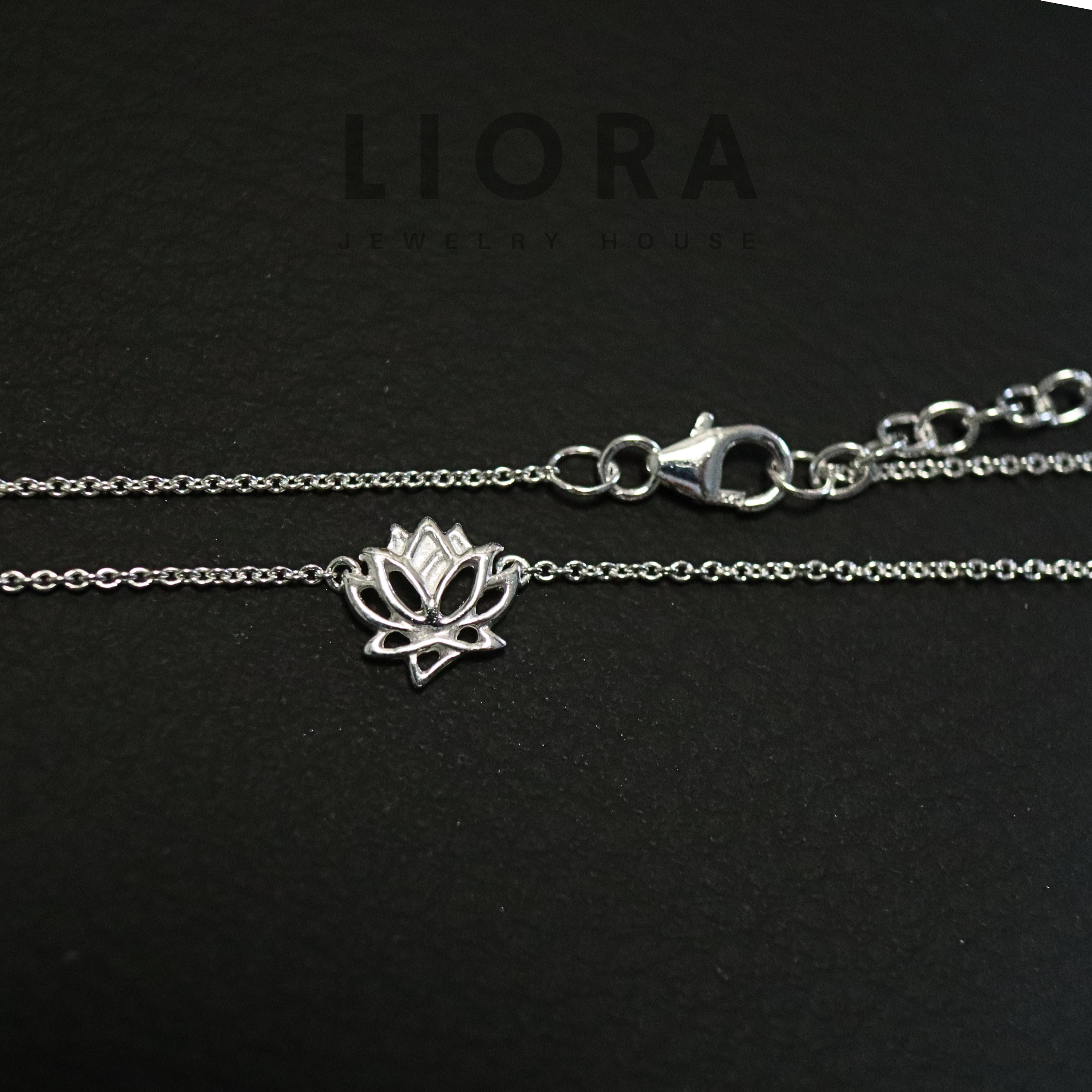 Collana con ciondolo a forma di fiore di loto in argento sterling 925 - Confezione regalo - Italia Collana con ciondolo a forma di fiore di loto in argento sterling 925 - Confezione regalo - Italia