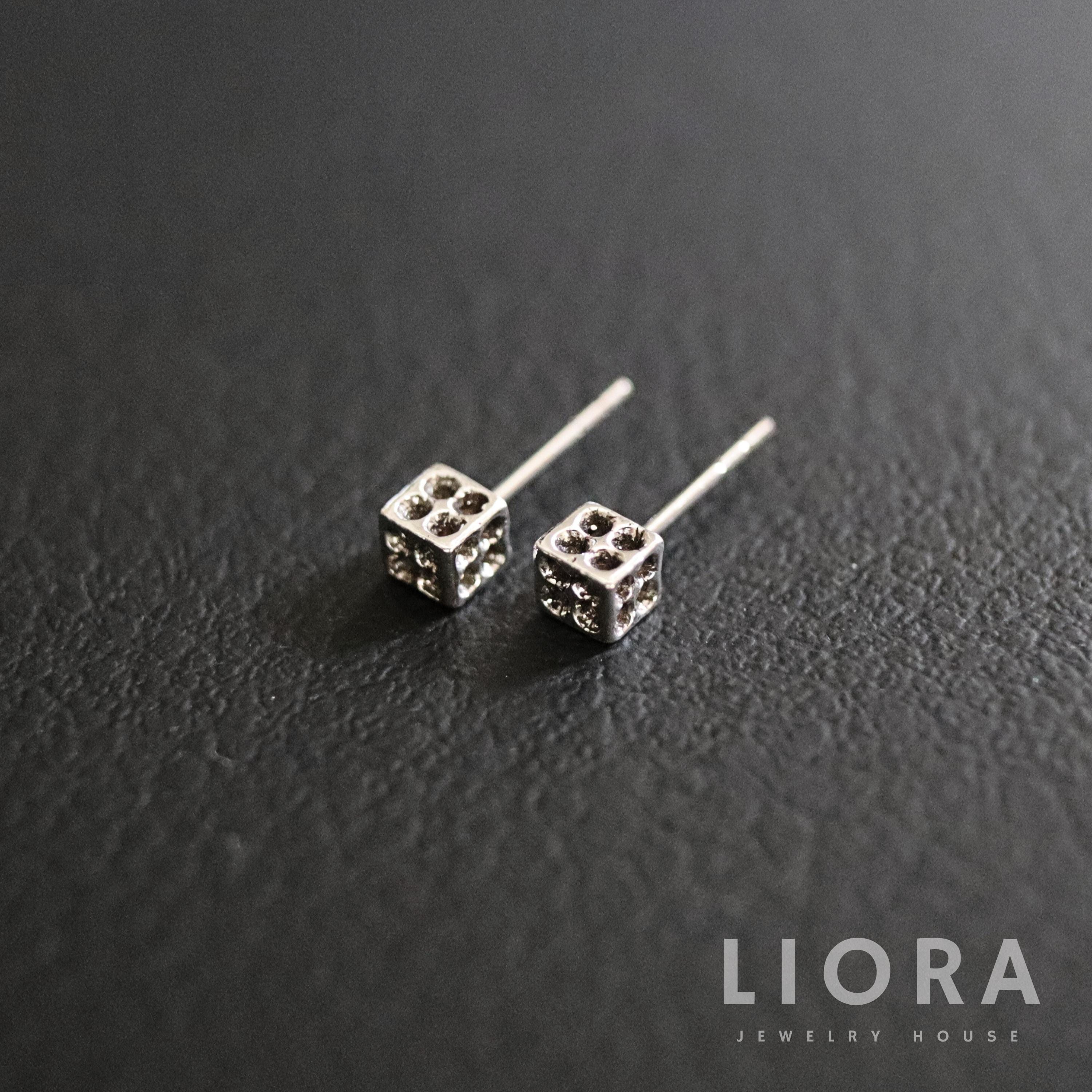 925 スターリングシルバー 4 mm キューブスタッドピアス、ダイスピアス