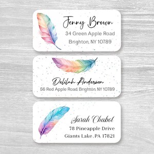 Set von 48 personalisierte Aquarell Regenbogen Farbe Feder Boho Adressaufkleber, Housewarming Geschenk, benutzerdefinierte Aufkleber, Umschlag-Dekor