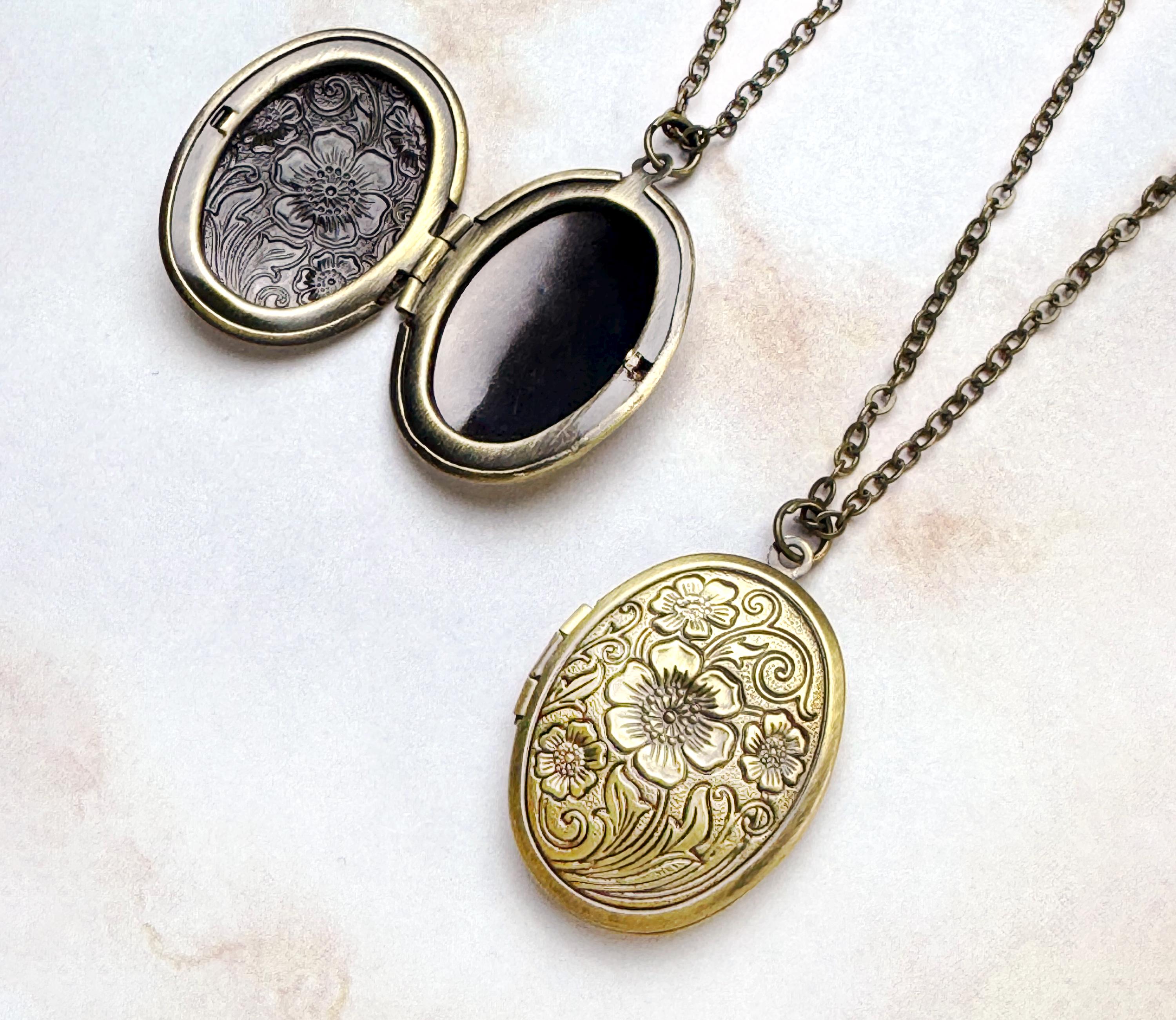 Oval Locket Necklace, Personalized Photos Locket Necklace