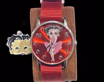 Montre à quartz vintage Betty Boop. Look saisissant ! Livré avec breloque. Testé de fonctionnement