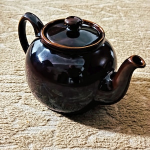 Vintage Traditional Sadler Brown Betty Teapot  ~ Full Size 4-Cup  ~ All-Over Dark Brown Glaze ~ 1937 – 1960s  ~ Beauty