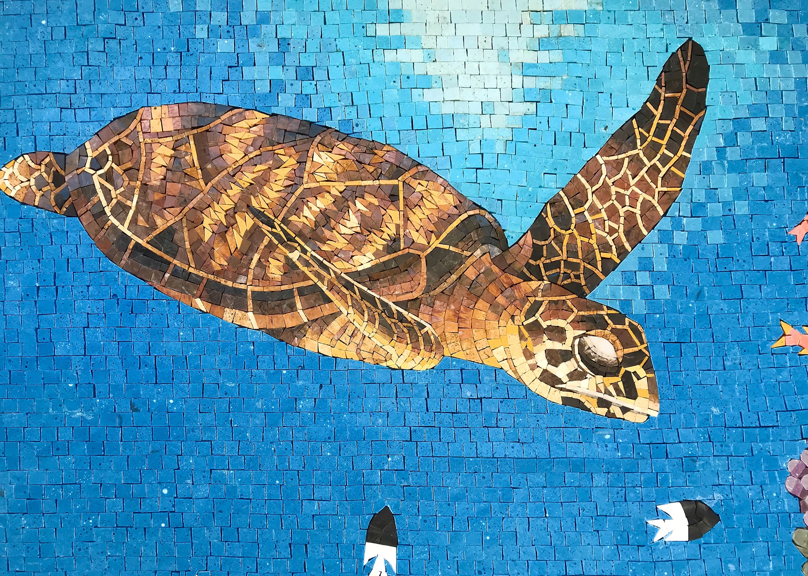 手作りの海の生き物モザイクタイル：カメと魚の海の壁画（48インチ×36