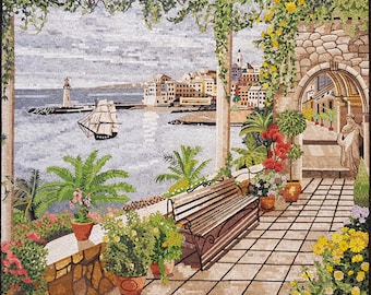 Vista panoramica del porto dall'arte della parete a mosaico della passerella botanica