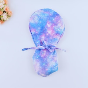 Gorro exfoliante con cola de caballo, gorro exfoliante con cola de caballo, gorro exfoliante con cola de caballo y diseño de galaxia para mujer, gorro exfoliante con diseño de galaxia rosa y morado, forro de satén, 3 estilos de gorro.