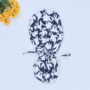 Graue Pferdeschwanz-Peelmütze für Frauen, gruselige Geist-Halloween-Euro-Peeling-Kappe, gruselige Geist Chirurgenkappe für Männer, schwarze Halloween-Peeling-Kappe