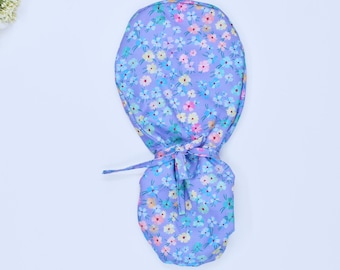 Touca cirúrgica feminina estilo europeu, touca cirúrgica, touca cirúrgica com botões, touca cirúrgica ajustável, touca cirúrgica com abertura para rabo de cavalo. Touca cirúrgica floral.