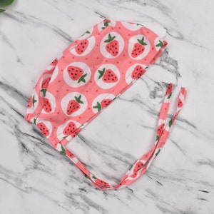 Jordgubbar Kirurgisk mössa, Rolig skrubbkeps. Kirurgkeps unisex. Medicinsk skrubbkeps, Satinfodrad skrubbkeps.