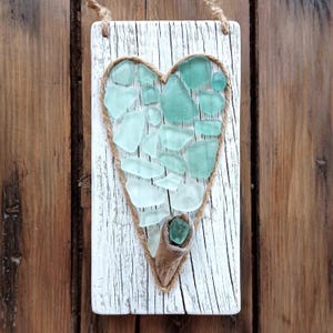 Sea Glass Heart on Driftwood: Coastal Wall Hanging Decor (H18cm/7in)