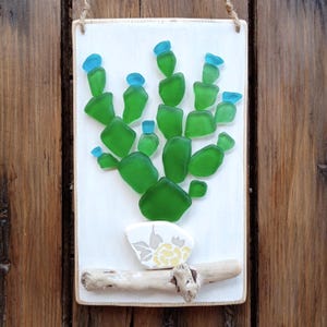 Sea Glass Art - Cactus Wall Hanging, Sea Glass and Sea Pottery Artwork on Driftwood - Sea Glass Plant, Coastal Decor (H17cm/6.7in&quot;)
