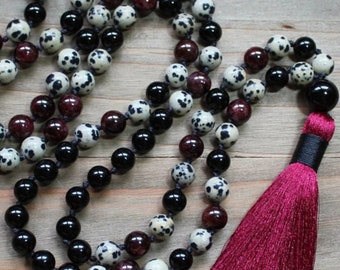 Collar / mala 108 beads with pompom in red Jasper: Dalmatian and Jasper pomegranate