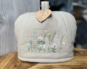 Wiesenblumen bestickter Leinenteewärmer