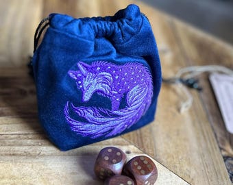 Bolsa para dados bordada con zorro, hecha de tela de terciopelo.