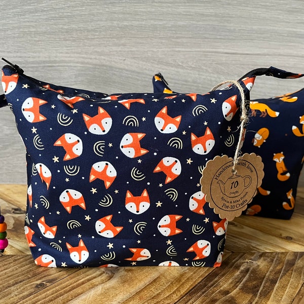 Foxes Wash bag, Makeup bag, Fox travel bag, Cosmetic and Toiletry storage, Gift idea, Foxes lovers gift