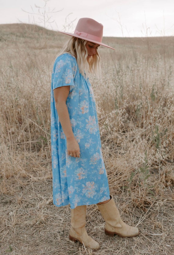 Floral midi dress // powder blue dress // flutter sle… Gem